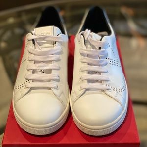 Auth Valentino BackNet Leather Sneakers SZ 37